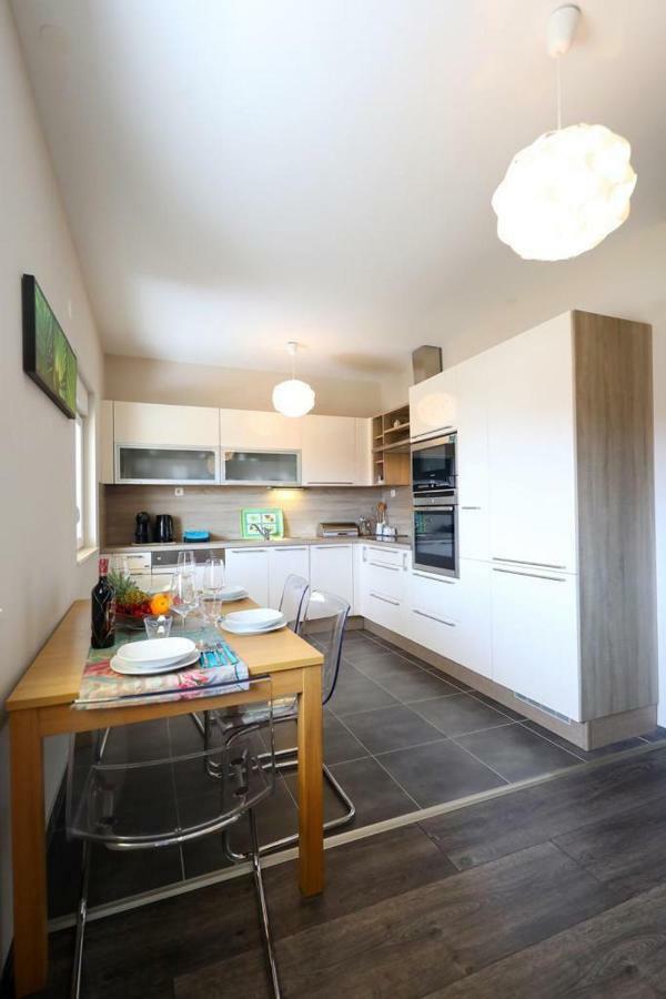 Luxury Apartment Rougemarin Pakostane Exterior photo
