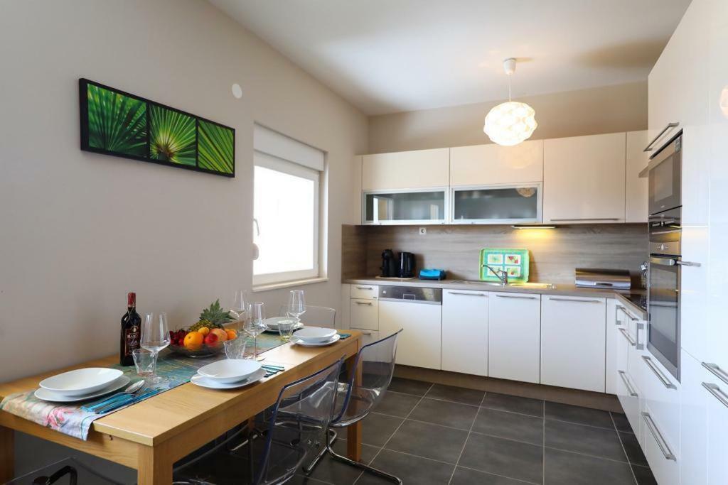 Luxury Apartment Rougemarin Pakostane Exterior photo
